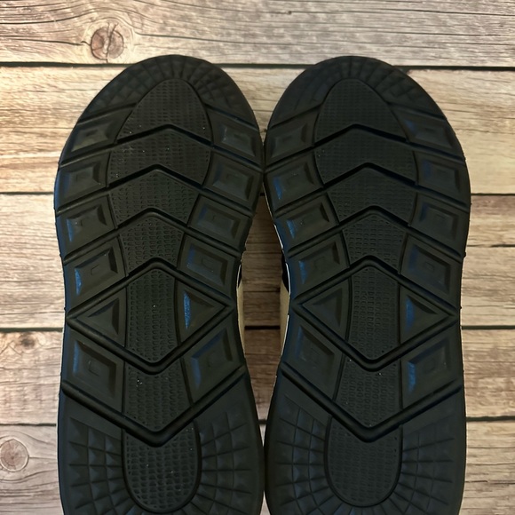 NWOT! Posh by Poelman Sherpa Sneakers Size 39 - Picture 7 of 8